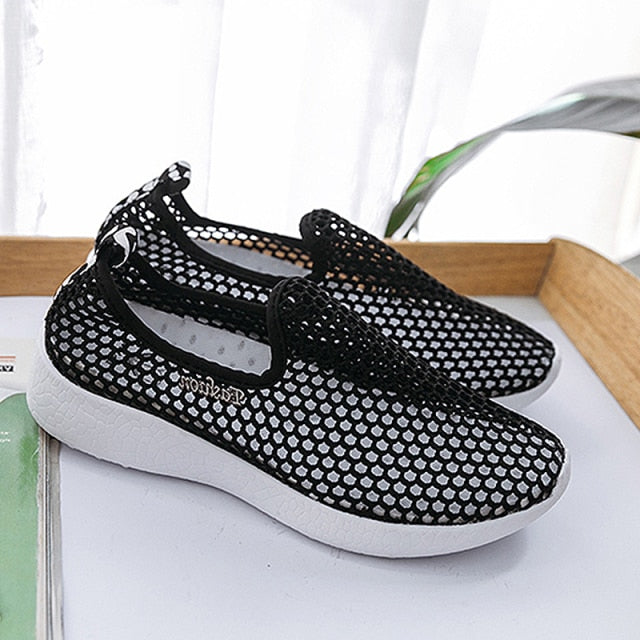 TheWetherly Women's Mesh Net Summer Flats – The Wetherly